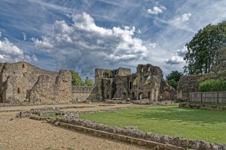 Winchester,_Ruins_of_Wolvesey_Castle_Winchester_1095511_20230816_0641111